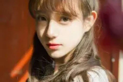 网红“迅猛龙特蕾莎”会员直播引热议因操作失误公开回应真相！